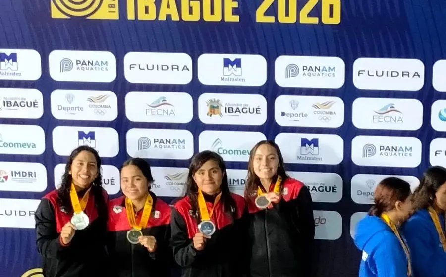 Tras recibir su presea de subcampeonas continentales. 