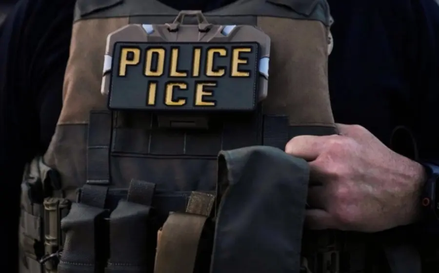 Escena de un control vehicular en Texas donde un agente del ICE mató a un ciudadano mexicano durante un operativo oficial.