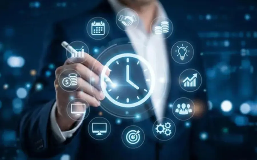 Representación del sistema cuántico con el que investigadores alteran la flecha del tiempo, combinando procesos de medición, control y retroalimentación.