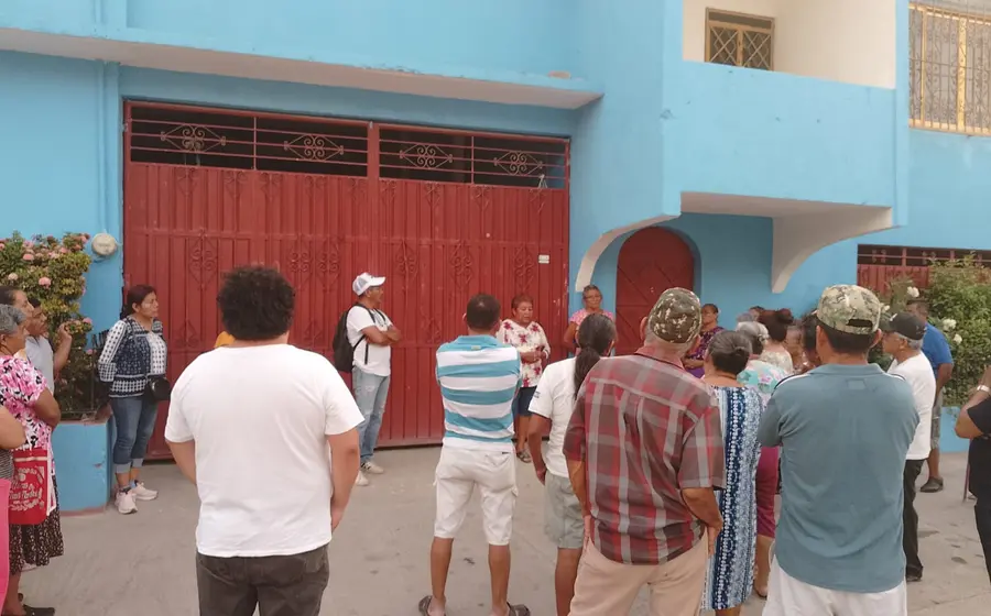Un grupo de comuneros de Lieza reunidos en asamblea para exigir la destitución de su mesa directiva por la falta de informes financieros.