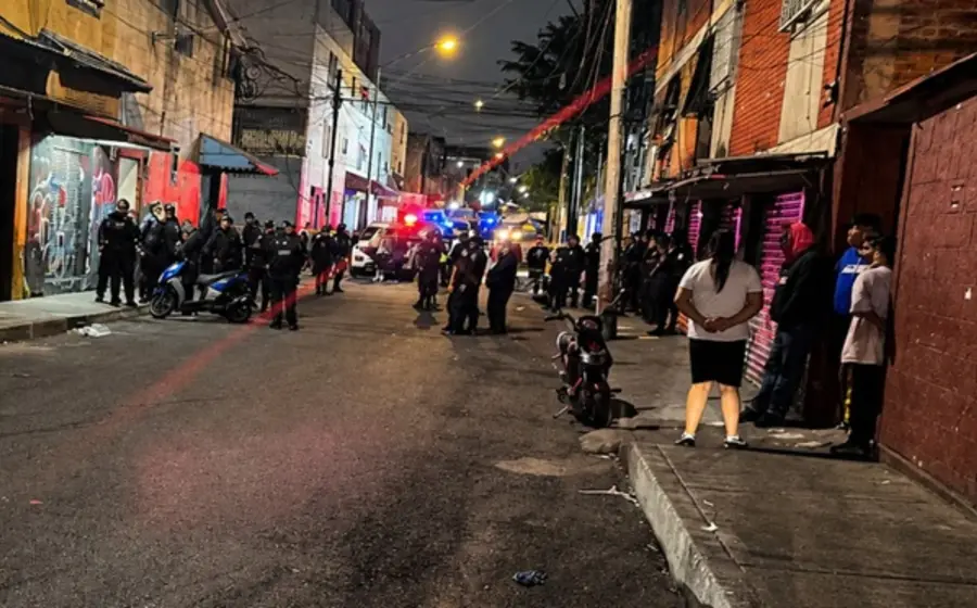 Escena del crimen en la barbería 'El Halcón' donde dos personas fueron ejecutadas y una más resultó herida tras un ataque armado.