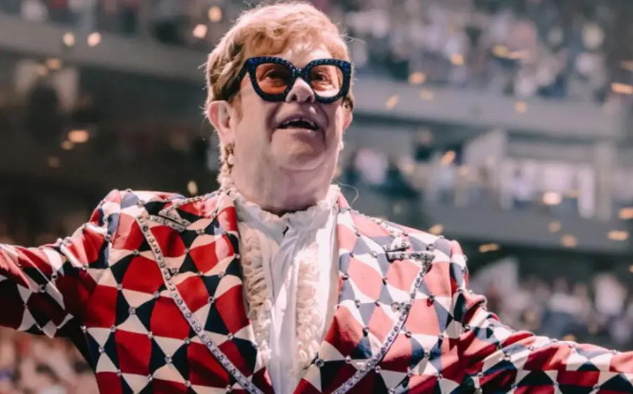 El cantante británico Elton John ofrecerá dos conciertos en México durante octubre como parte de su histórica gira de despedida.