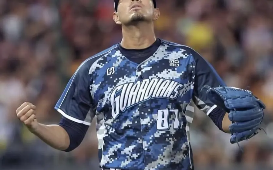 El lanzador Enderson Franco, nuevo refuerzo para el bullpen de los Guerreros de Oaxaca, quien cuenta con experiencia en la Liga de Taiwán.