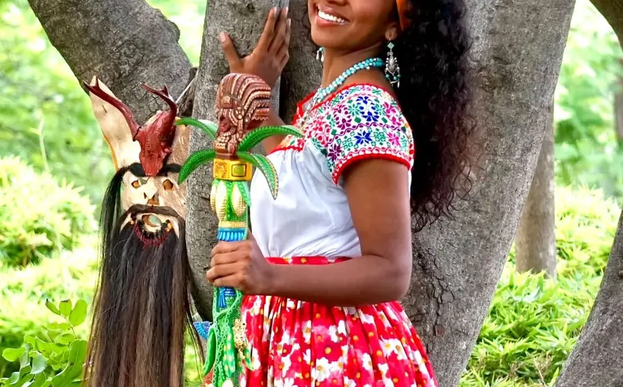 Enid Azucena Torres Agustiniano, mujer afromexicana elegida como la Diosa Centéotl 2026, en una fotografía de retrato en medio de la controversia.