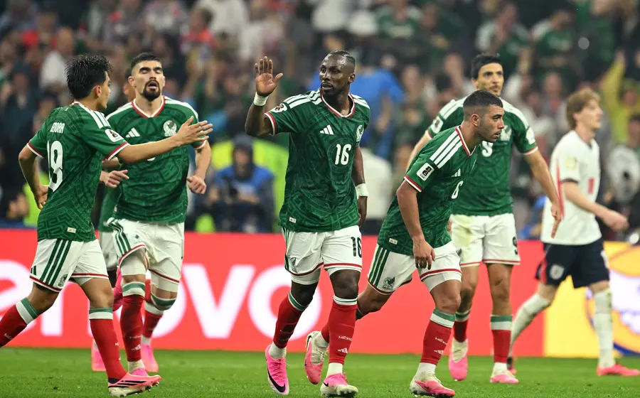La Selección Mexicana de fútbol, que hizo soñar a toda una nación, en una imagen que captura el sentimiento tras finalizar su participación.