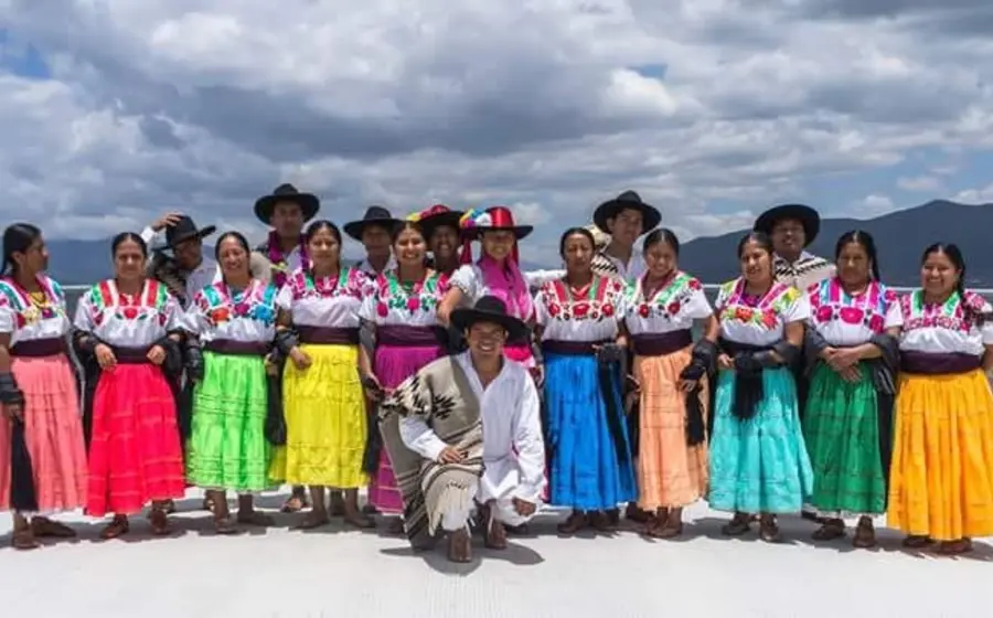 Comunidades de los Valles Centrales comparten su música y rituales tradicionales durante la Guelaguetza de los Pueblos en San Antonino Castillo Velasco.