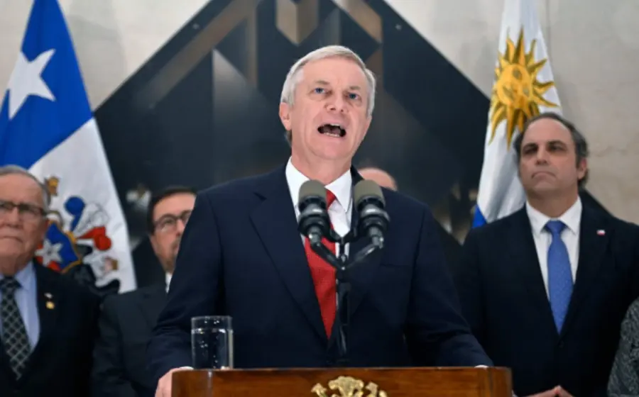 José Antonio Kast, presidente de Chile, en un retrato que ilustra la primera gran fractura que enfrenta el oficialismo chileno.