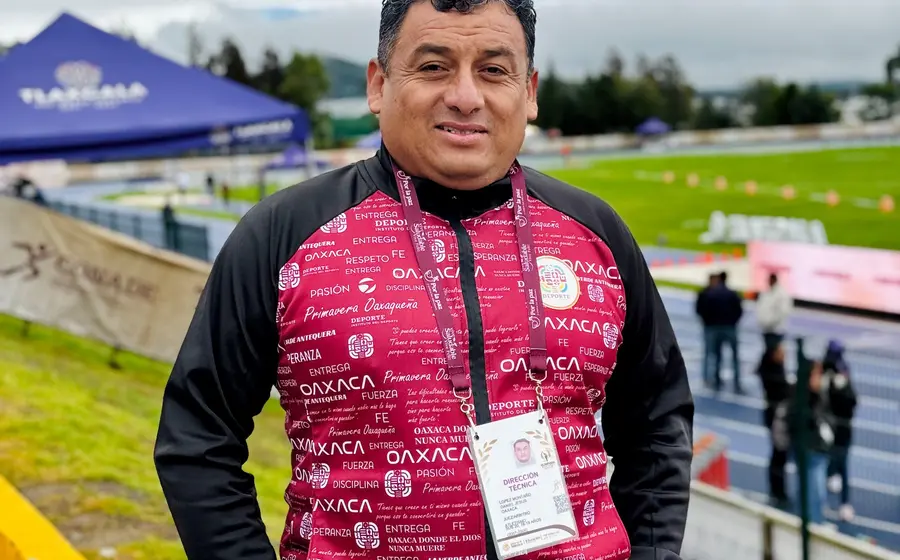 El juez oaxaqueño Daniel López Montaño, quien participará en el campeonato de atletismo NACAC, posa para una fotografía de perfil.