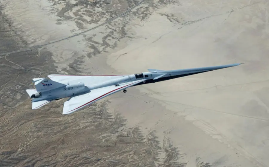 El avión supersónico X-59 de la NASA, diseñado para revivir los vuelos supersónicos al sustituir el estruendo por un leve golpe acústico.