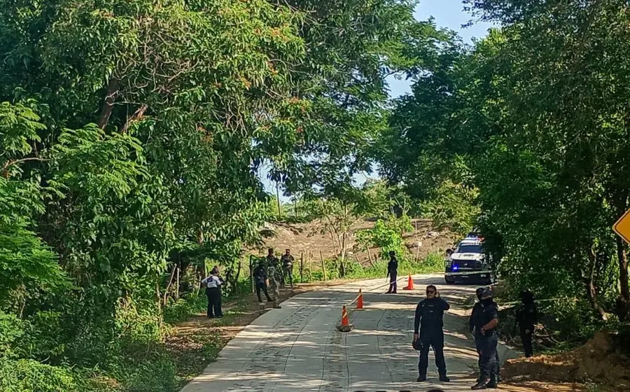 Imagen de la escena del crimen correspondiente a una ejecución ocurrida el lunes, en medio de la ola de violencia en Pinotepa Nacional.