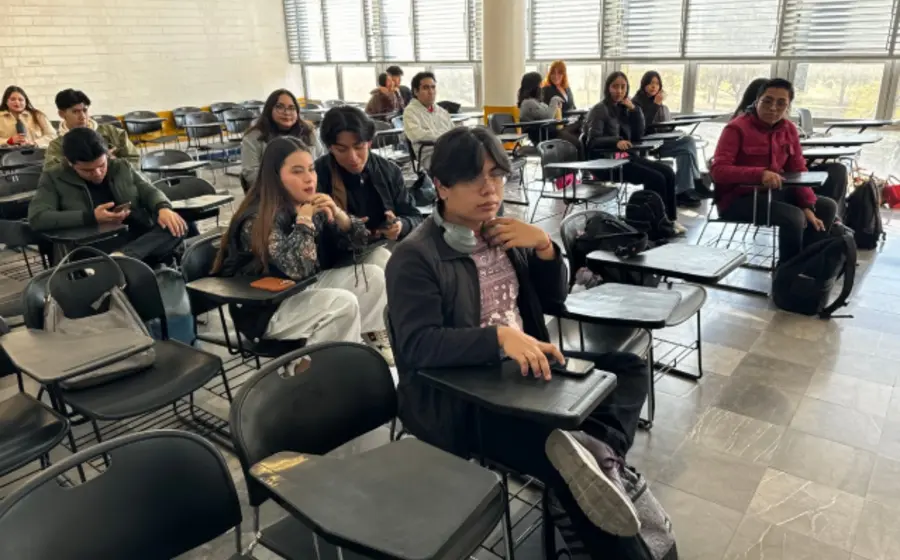 Imagen conceptual que ilustra el aumento de la obesidad adolescente en México y su relación con las afectaciones a las funciones cognitivas.