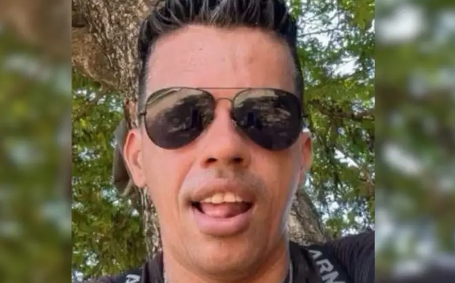 Retrato del periodista y activista ambiental Alex Serna, quien fue localizado sin vida en Zihuatanejo tras varios días desaparecido.