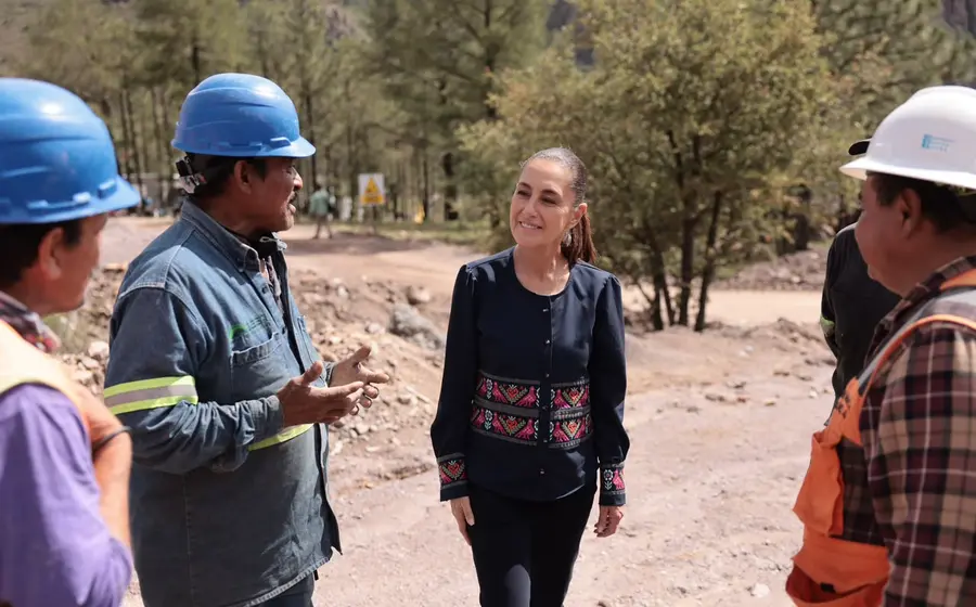 La presidenta Claudia Sheinbaum Pardo durante su gira de trabajo por Durango y Zacatecas, donde supervisa obras y programas sociales del gobierno.