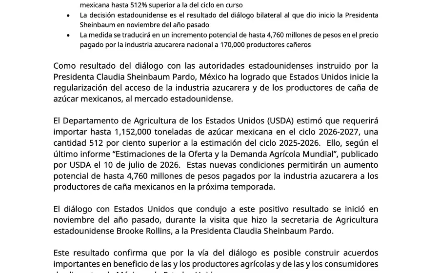 Productores mexicanos de caña de azúcar en un campo, sonriendo ante la expectativa de mayores ingresos al recuperar el acceso al mercado de Estados Unidos.