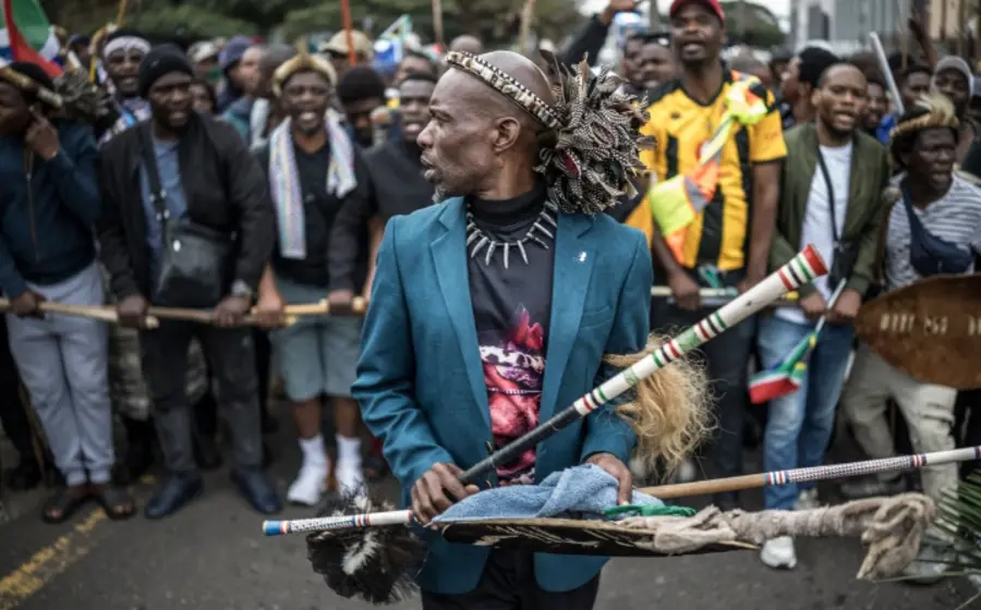 El temor y la violencia xenófoba en Sudáfrica provocan una salida masiva de migrantes en medio de fuertes protestas en su contra.