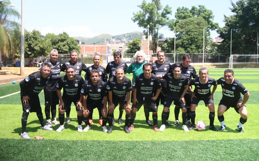 El equipo de Pumas Prepa en acción durante su partido de rugby contra Ocotlán, donde demostraron por qué se mantienen como un equipo imparable.