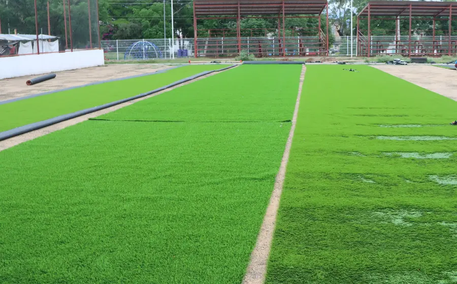 La cancha de futbol siete de El Rosario en proceso de remodelación, mostrando los trabajos que le darán nueva vida al espacio deportivo comunitario.