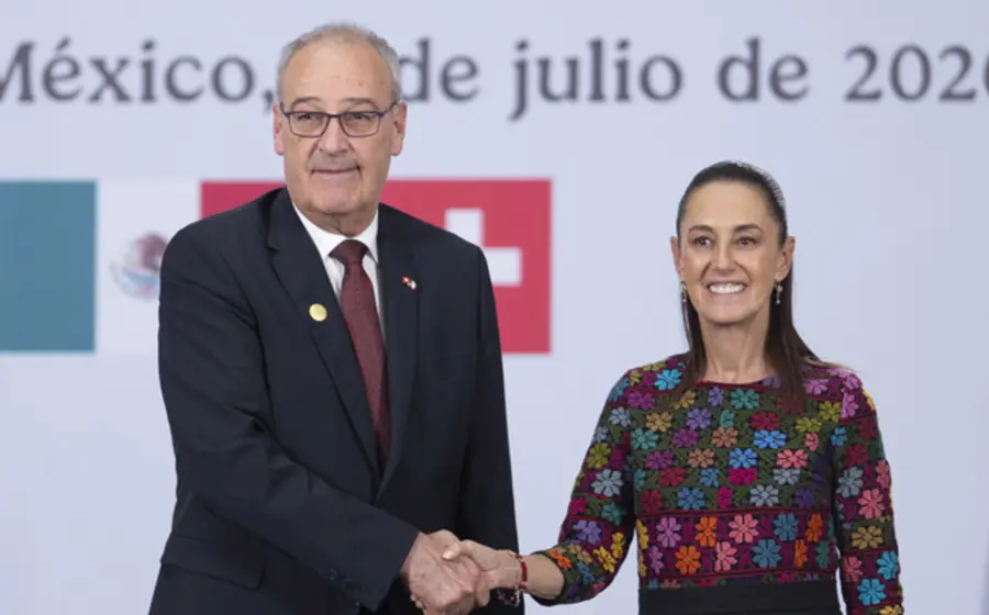 Delegaciones de México y Suiza durante la reunión para fortalecer el comercio, en el marco del 80 aniversario de sus relaciones diplomáticas.