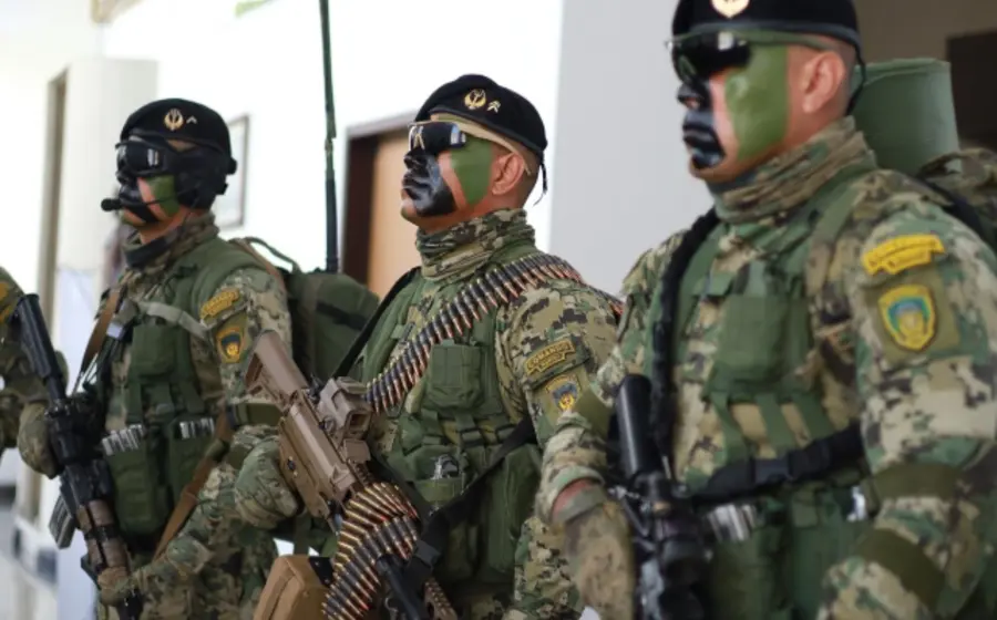 Elementos de las Fuerzas Especiales de la Semar durante una competencia táctica y entrenamiento extremo para conmemorar su 25 aniversario.