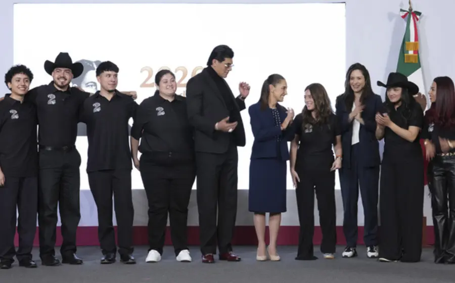 Los siete semifinalistas de la comunidad mexicoestadounidense que participan en la fase semifinal del concurso de canto binacional México Canta.