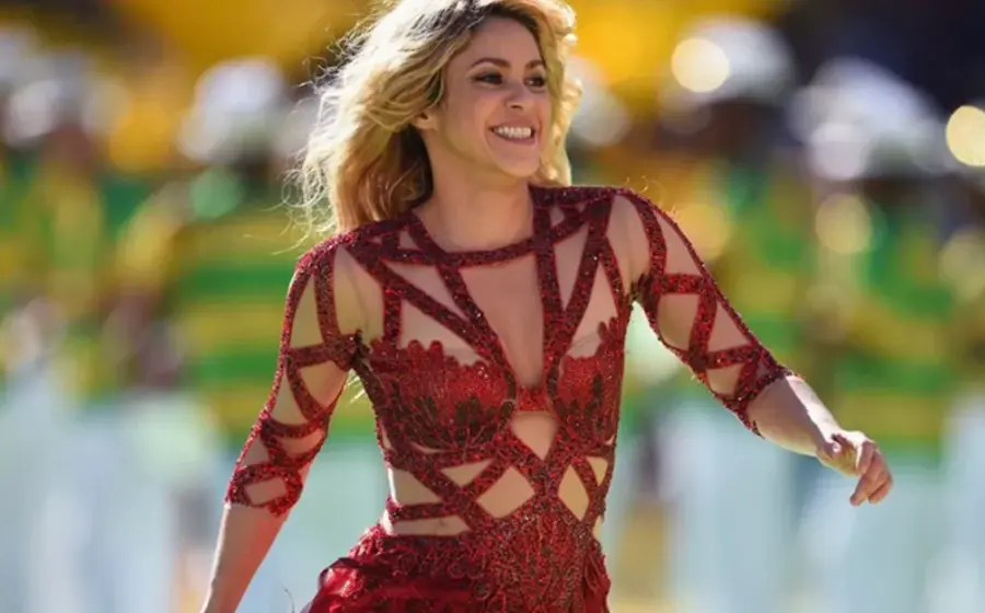 La cantante colombiana Shakira celebra ser la primera artista latina en alcanzar la cifra de 100 millones de seguidores en la red social Instagram.