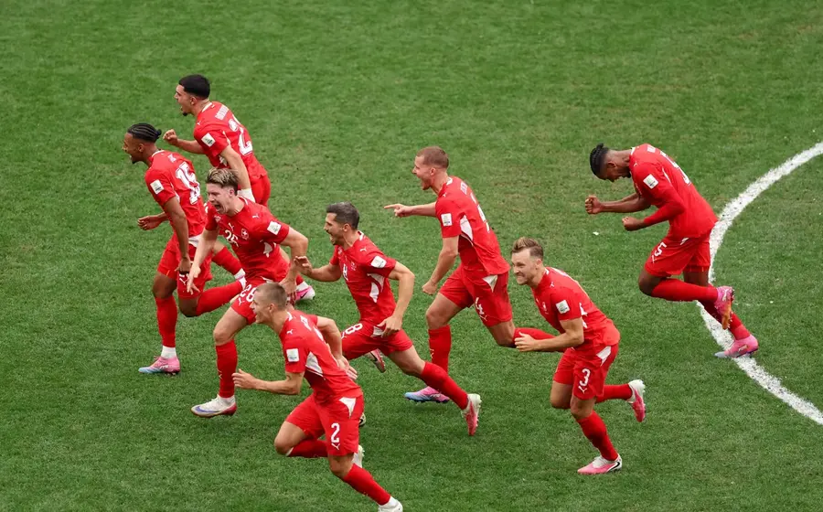La selección de Suiza celebra su victoria contra Colombia, asegurando su pase a los Cuartos de Final de la Copa Mundial FIFA 2026.