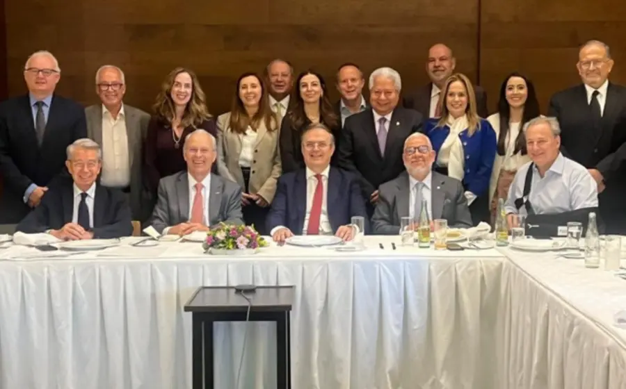 Representantes de la Secretaría de Economía y el CCE en una reunión de trabajo preparatoria para la tercera ronda de negociación del T-MEC.