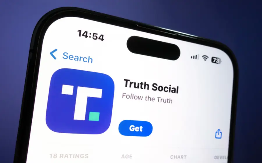 El expresidente Donald Trump, quien busca obtener ganancias económicas cobrando a sus seguidores por ver primero sus publicaciones en redes sociales.