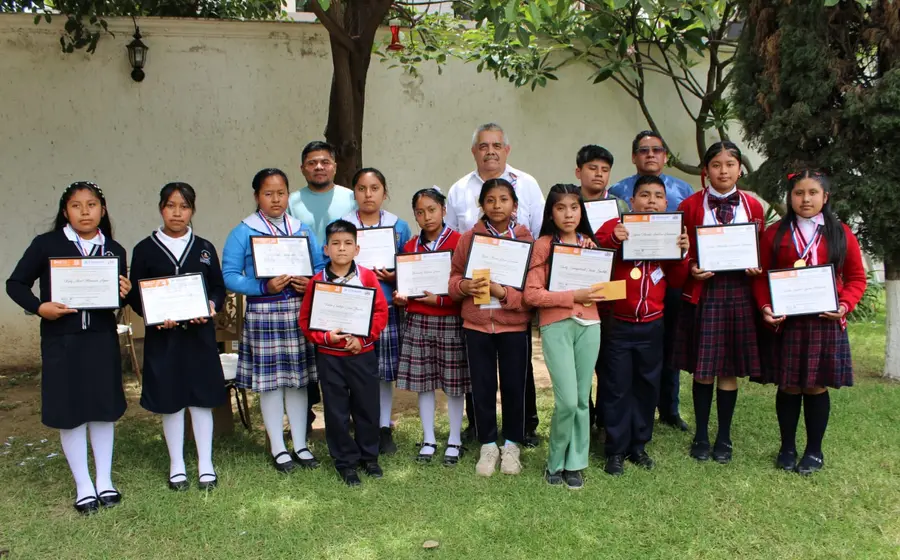Dieciocho estudiantes de sexto grado de educación primaria resultaron ganadores de la etapa estatal de la Olimpiada del Conocimiento Infantil 2026.