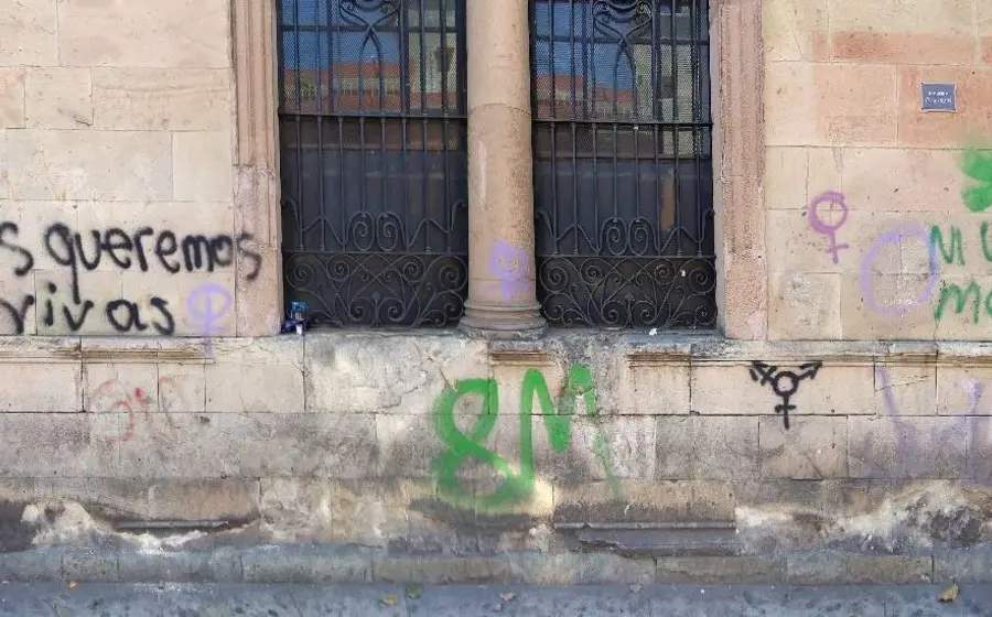 La intervención incluyó lavado de muros y retiro de grafitis.