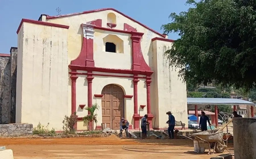 La iglesia data del siglo XVI y forma parte del patrimonio nacional.