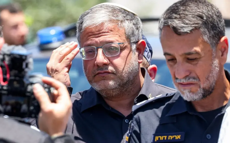 Opositores advierten riesgos para la seguridad nacional.