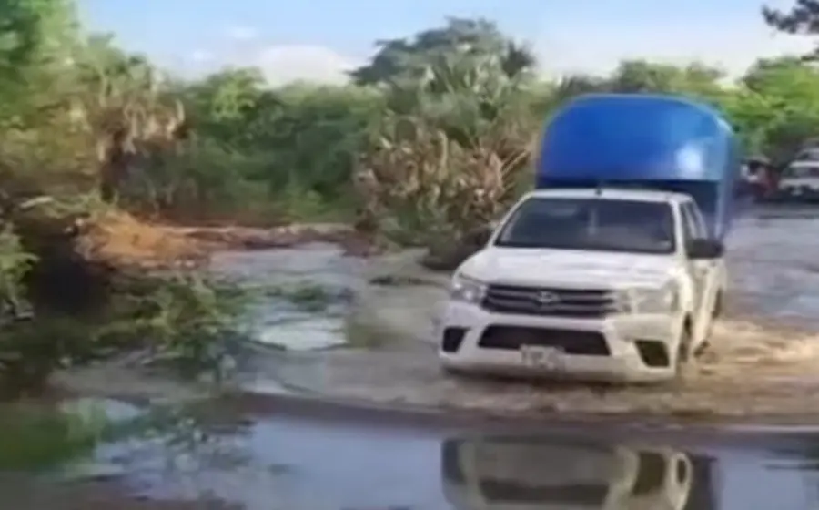  El camino que comunica con Unión Hidalgo colapsó.