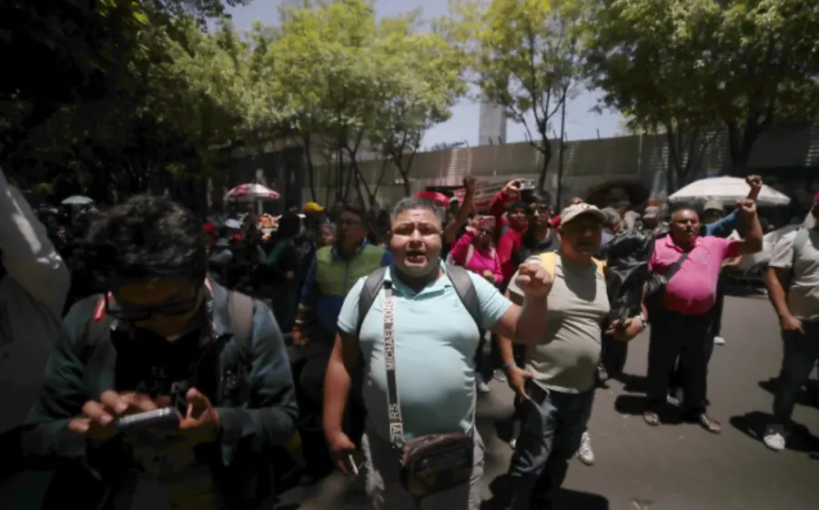 La gremial exige abrogar la Ley del ISSSTE y la reforma educativa.