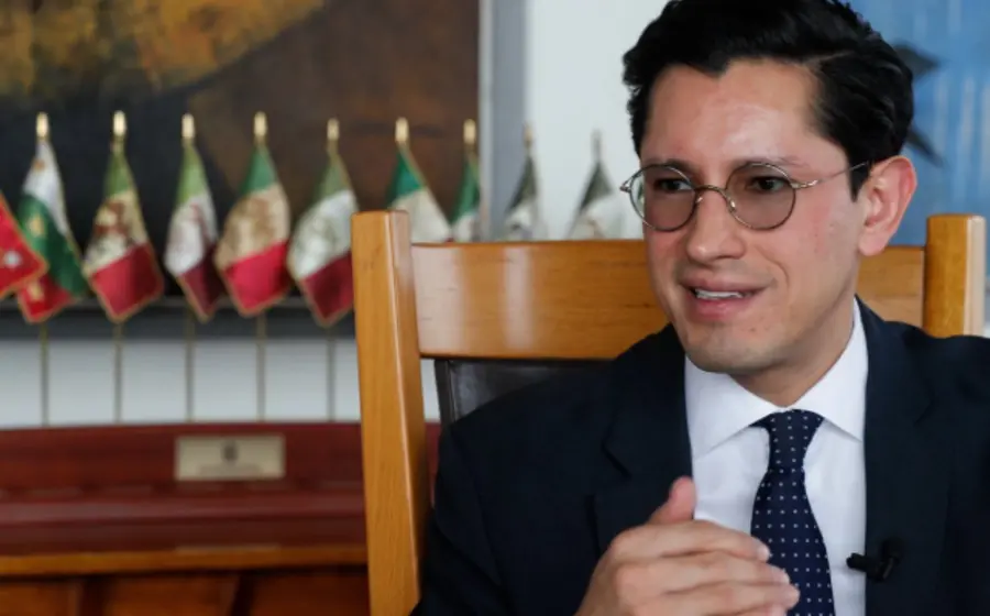 Roberto Velasco, secretario de Relaciones Exteriores, en una fotografía de archivo relacionada con su defensa de los derechos de la comunidad LGBT+.
