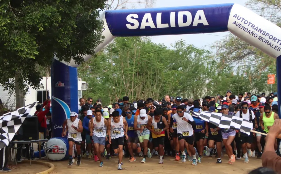 Salida de la primera Carrera atlética Avendaño Morales 2026
