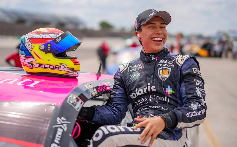 El piloto oaxaqueño Eloy López Falcón sigue en la pelea por el campeonato de la NASCAR México Series.