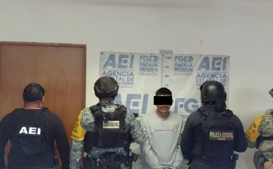 La Fiscalía General del Estado de Oaxaca (FGEO) cumplimentó una orden de aprehensión contra un hombre identificado como R.G.C., señalado por un homicidio ocurrido en San Miguel Ecatepec.