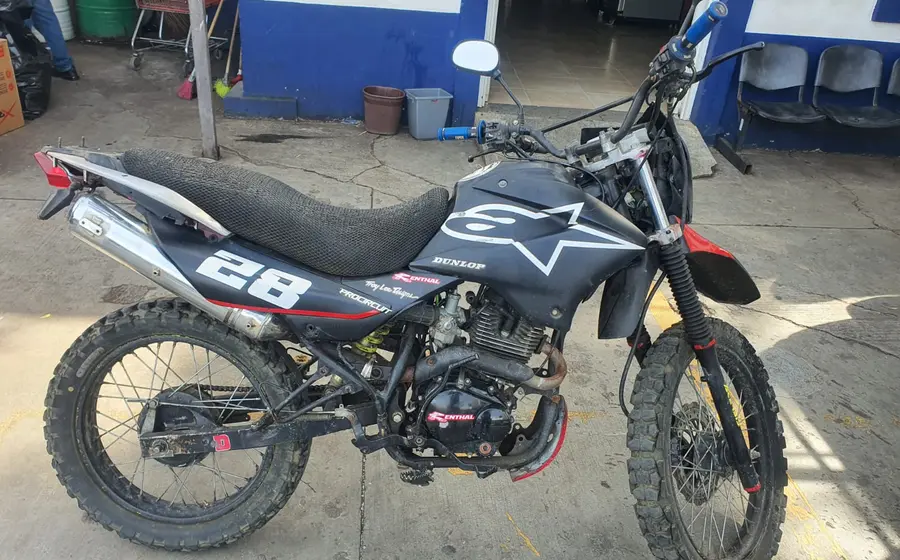 La motocicleta asegurada por policías de Oaxaca de Juárez.