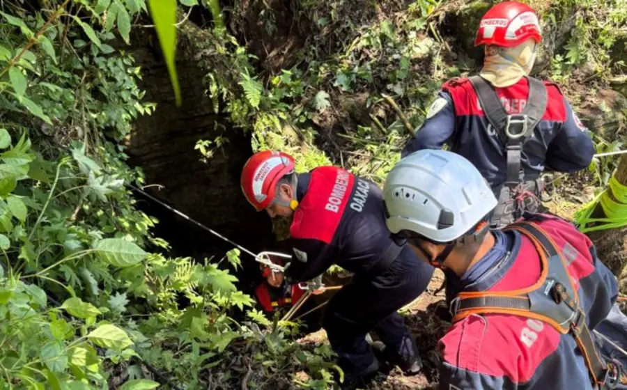 Elementos del Cuerpo de Bomberos llevaron a cabo el rescate del cuerpo.