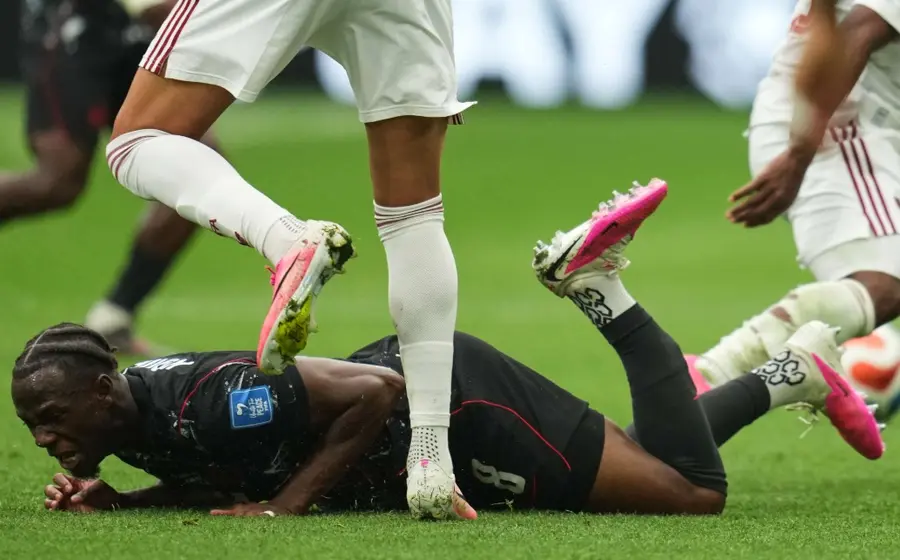 El canadiense Ismael Koné sufrió una fractura en la pierna izquierda.