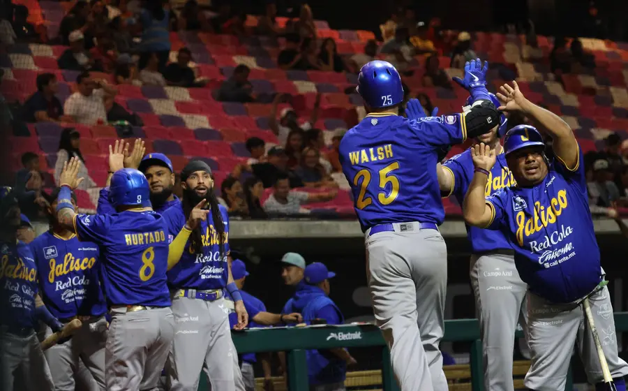  Walsh conectó el jonrón de la victoria.