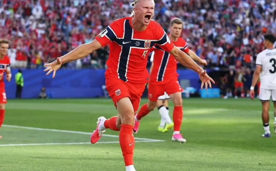 Earling Haaland se despachó con un doblete en el triunfo de 4-1 sobre Irak.