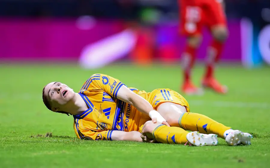 Marcelo Flores se lesionó una rodilla y le dice adiós al Mundial 2026