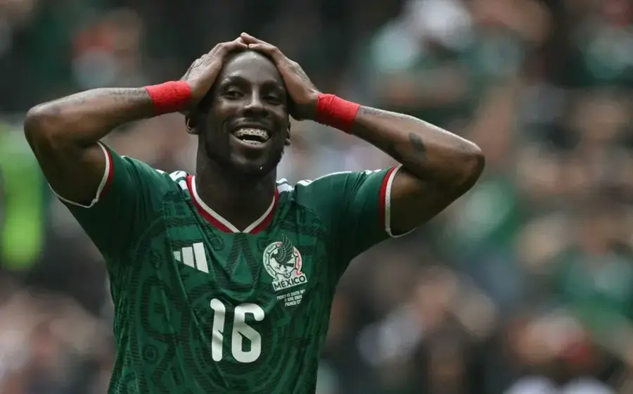 Julián Quiñones, en el top 5 de máximos goleadores.