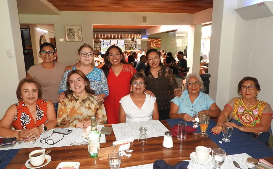 Bety, Carolina, Lolis, Juanita, Elsita, Melanie, Marisela, Tere y Elia.