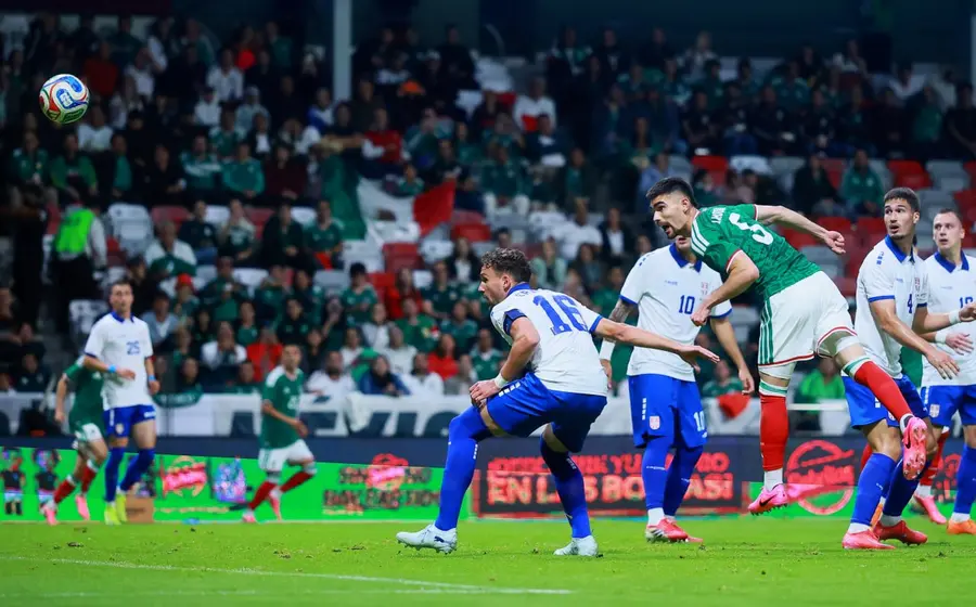 Johan Vázquez abrió el marcador para México