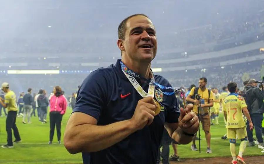 ¡BOMBA EN COAPA! EL ADIÓS DE UN HISTÓRICO ¿Un adiós o un hasta luego? Tras conquistar un bicampeonato legendario, André Jardine deja al América con una promesa que ya rompe las redes sociales: "Voy a regresar para una segunda etapa". La frase que paraliza al americanismo ya es viral.