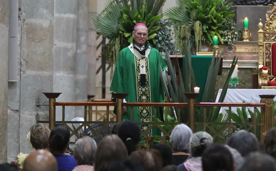 El arzobispo oficia una misa en la Catedral Metropolitana para agradecer a los feligreses por sus oraciones tras superar el cáncer.