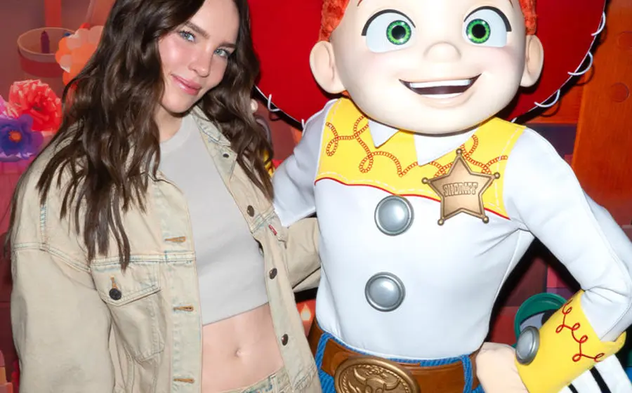 La cantante y actriz Belinda posa para un retrato, anunciando que prestará su voz al nuevo personaje llamado Lilypad en el universo de Toy Story.